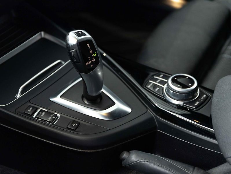 BMW Řada 1 118i - fotka 15 z 22