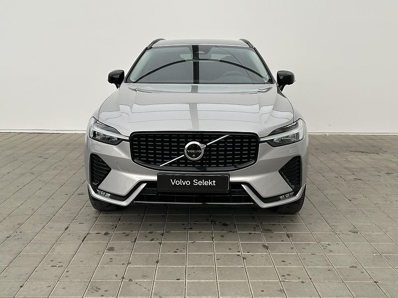 Volvo XC60 2.0 B4 4x4 PLUS  Black - fotka 9 z 29