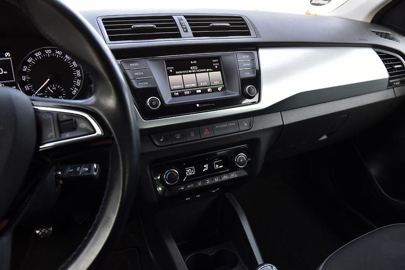 Škoda Fabia 1.2 TSi STYLE,KLIMA,VÝHŘEV,PDC - fotka 18 z 46