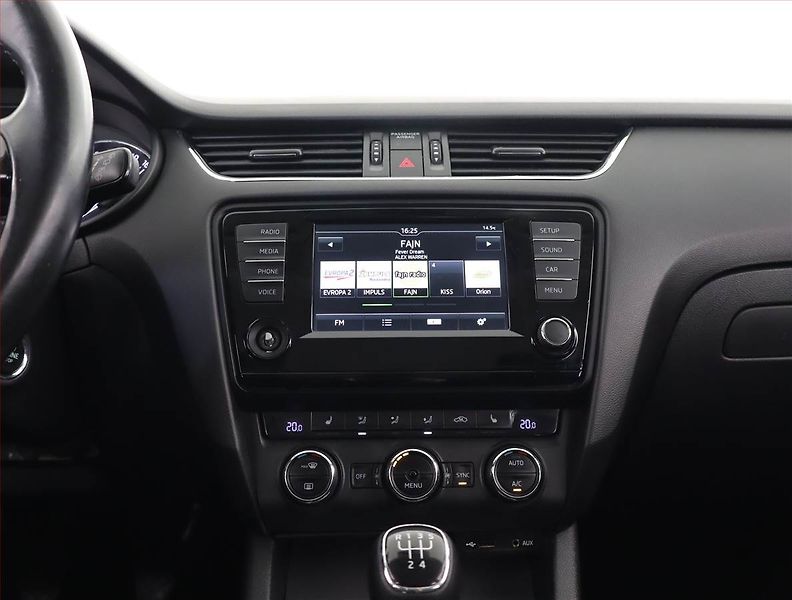 Škoda Octavia (2015) 1.6 TDI, Tempomat - fotka 12 z 19