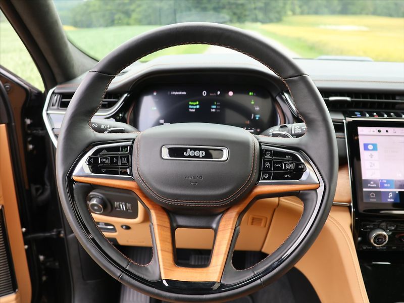 Jeep Grand Cherokee 2,0 4xe Summit Plug-In CZ DPH - fotka 22 z 90