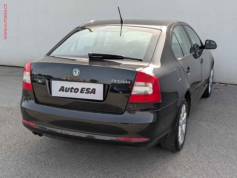 Škoda Octavia (2011) 1.4TSi, 1.maj, Elegance, DSG - fotka 4 z 14