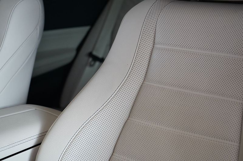 Mercedes-Benz GLE 350d 4M AMG, Ventilace, ADS+ - fotka 20 z 45