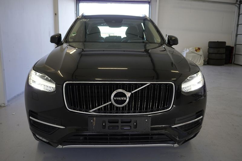 Volvo XC90 D5 MOMENTUM 4WD - fotka 2 z 33