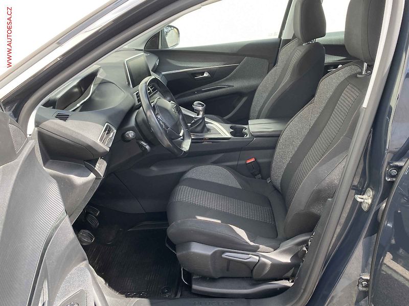 Peugeot 3008 (2018) 1.2 PT, ČR, Active - fotka 9 z 17
