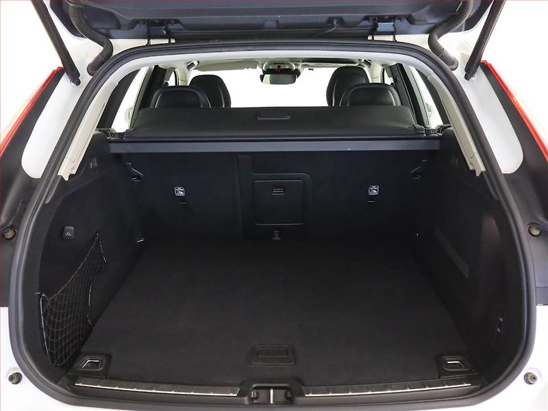 Volvo XC60 (2017) T8 Twin Engine - fotka 14 z 24