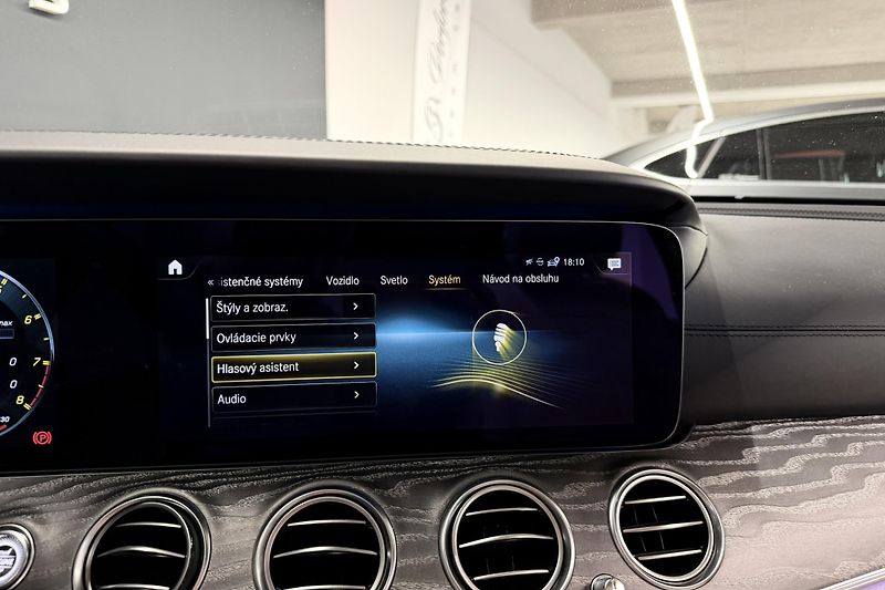 Mercedes-Benz Třídy E (2021) E 63s AMG 4Matic+ V8 Biturbo - fotka 114 z 124