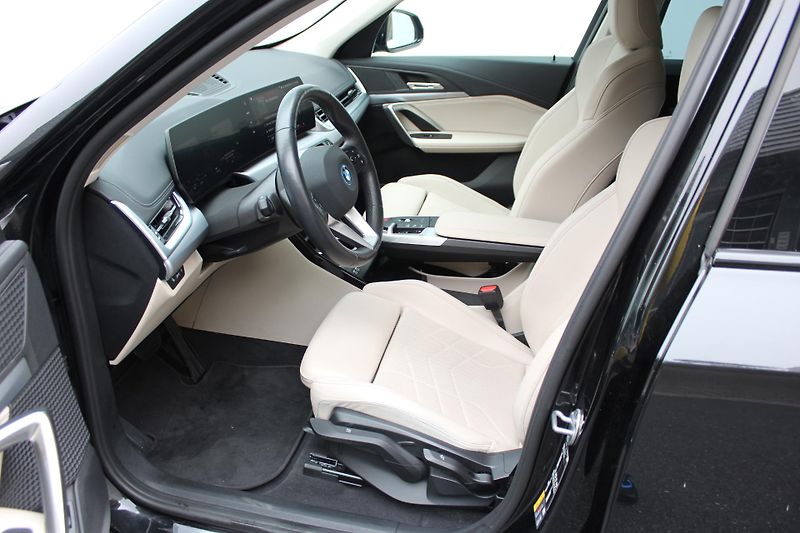 BMW X1 xDrive30e - fotka 10 z 22