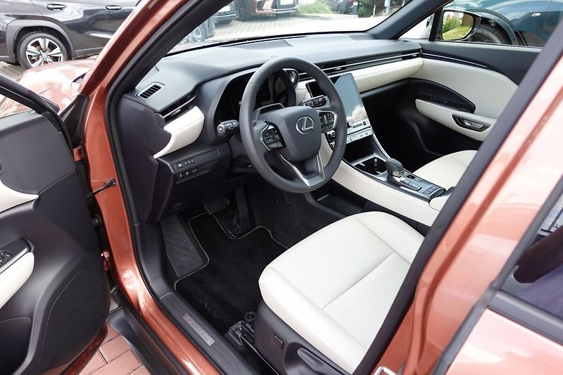 Lexus LBX 1,5 HEV Elegant Tech - fotka 12 z 35