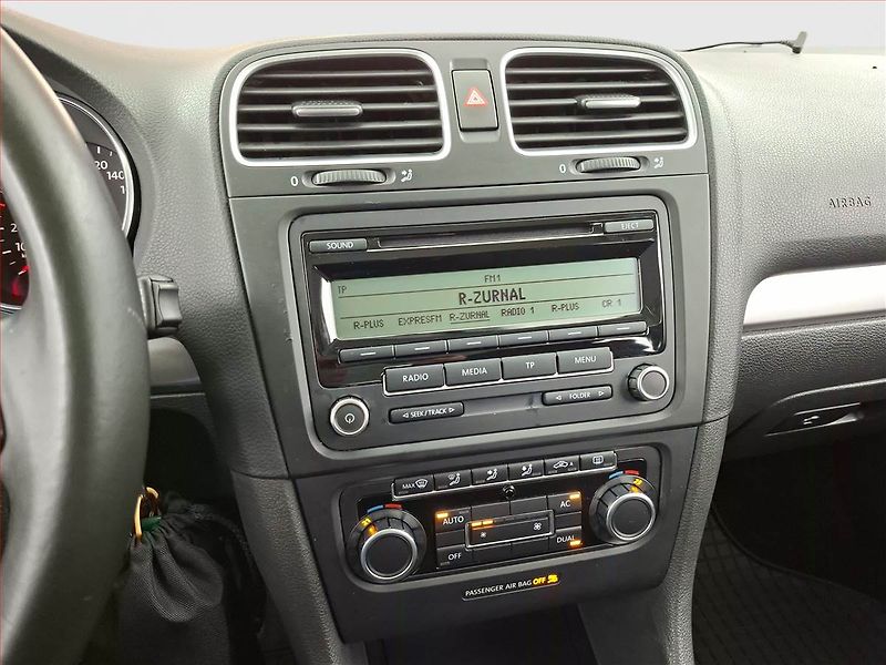 Volkswagen Golf (2010) 1.2 TSI, Tempomat - fotka 12 z 17
