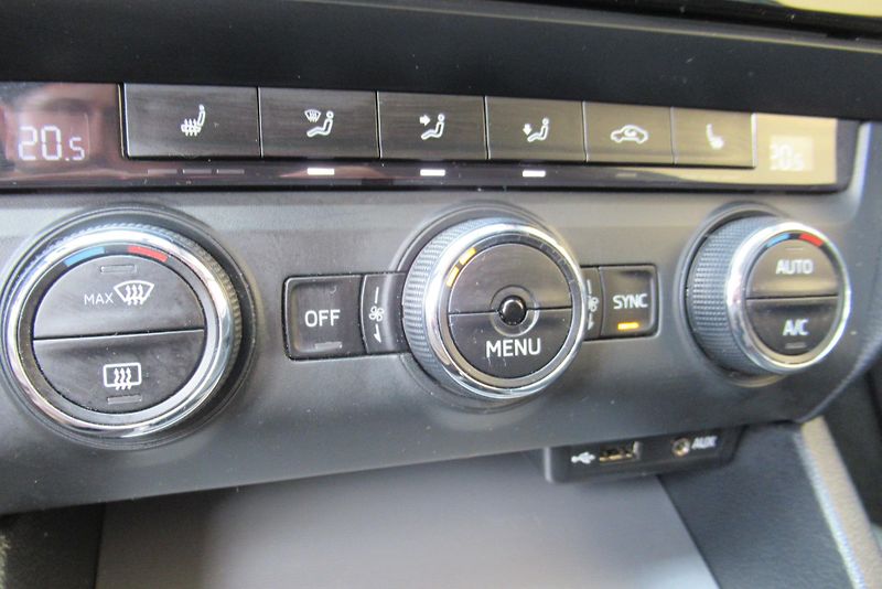 Škoda Octavia 1.6 TDI AUT. KLIMA PŮVOD ČR - fotka 13 z 22