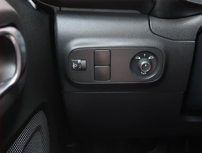Citroën C3 (2021) C-Series 1.2 PureTech, LPG, ČR - fotka 19 z 25