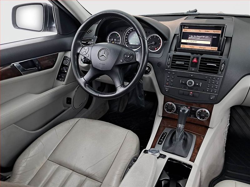 Mercedes-Benz Třídy C (2008) C 320 CDI 4MATIC, 4X4 - fotka 7 z 19