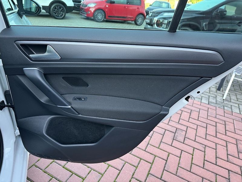 Volkswagen Golf Sportsvan (2015) 1.4TSi DSG Xenony Navi Tažné Z - fotka 20 z 50