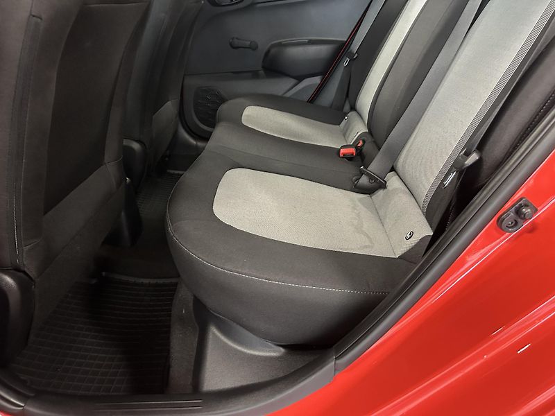 Hyundai i10 (2021) 1.0 Comfort GO Klima Tempomat - fotka 16 z 21