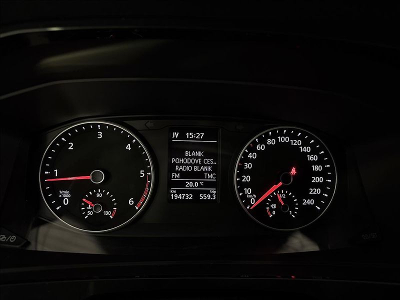Volkswagen Multivan 2.0TDI 150kW COMFORT 2XALU - fotka 17 z 42