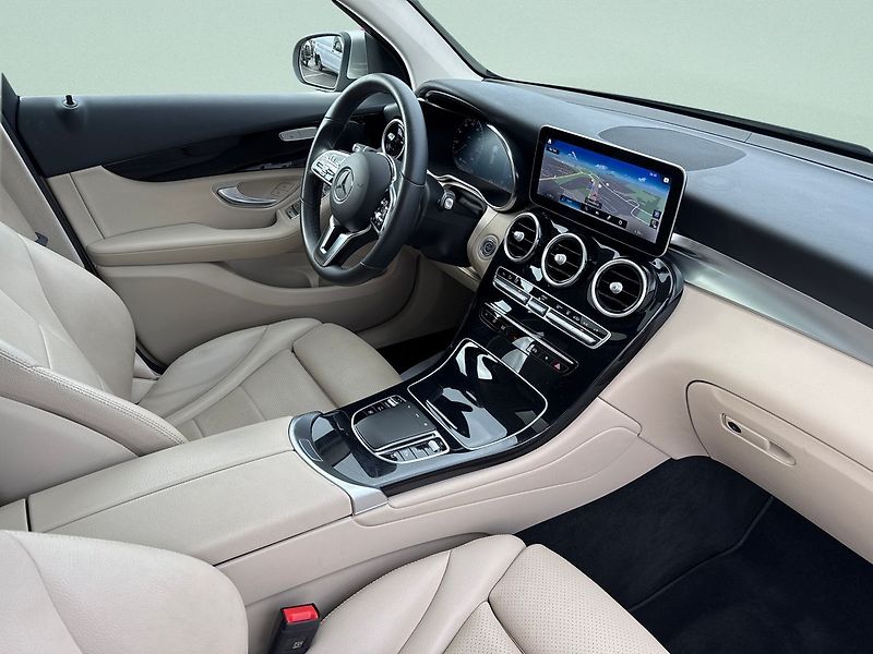 Mercedes-Benz GLC 300de 4MATIC Coupe - fotka 11 z 21