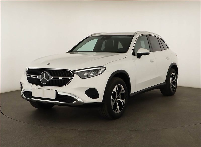 Mercedes-Benz GLC (2024) 300 e 4MATIC - fotka 2 z 22