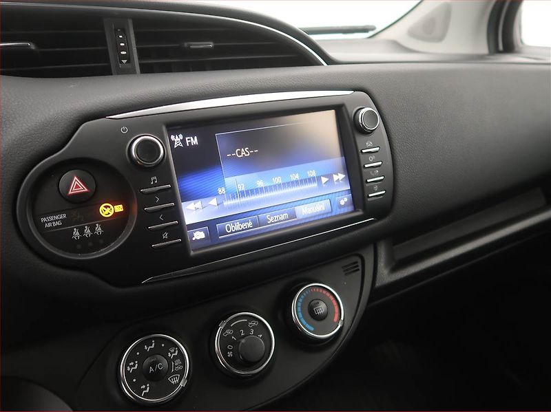 Toyota Yaris (2018) 1.5 Dual VVT-i, Serv.kniha - fotka 11 z 14