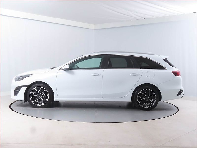 Kia Ceed (2025) GT Line 1.5 T-GDI - fotka 3 z 17