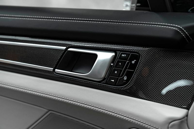 Porsche Panamera Turbo S E-hybrid - fotka 15 z 23