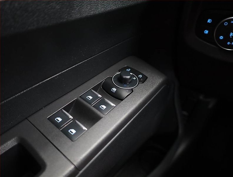 Ford Tourneo Courier (2025) Titanium 1.0 EcoBoost, 5Míst - fotka 11 z 18
