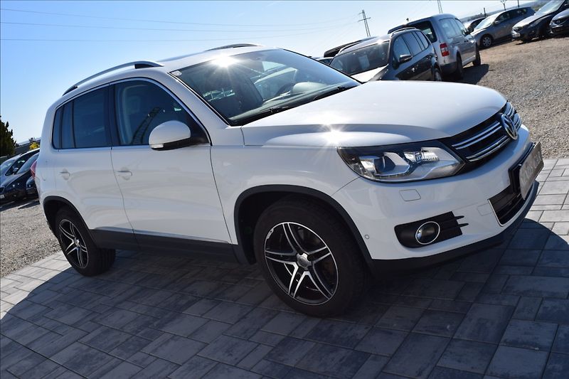 Volkswagen Tiguan 1,4 TSI 90KW BI-XENON PANORAMA - fotka 4 z 44