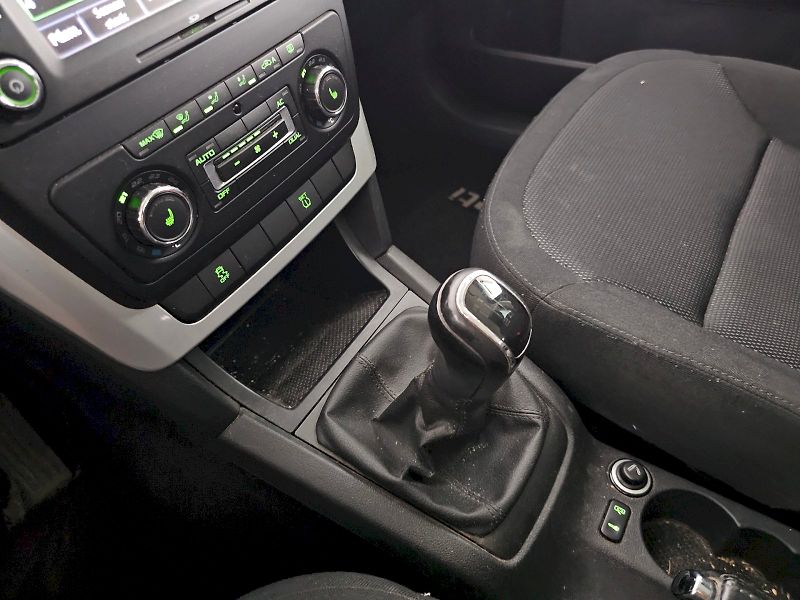 Škoda Yeti (2012) 1.4TSI 90kW AMBITION EXTRA - fotka 17 z 24