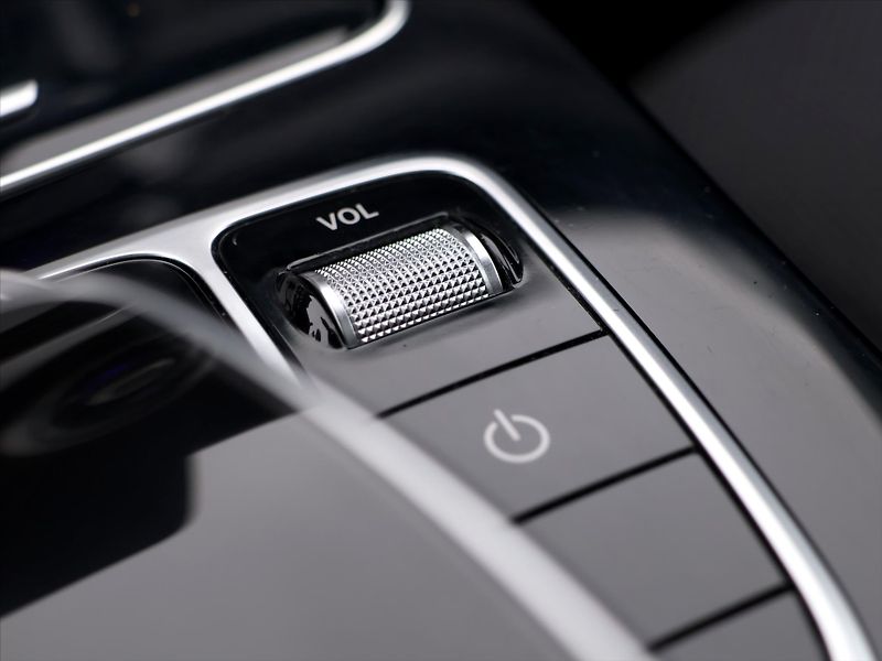 Mercedes-Benz Třídy C 2.0 220d 143kW Aut. LED - fotka 27 z 37
