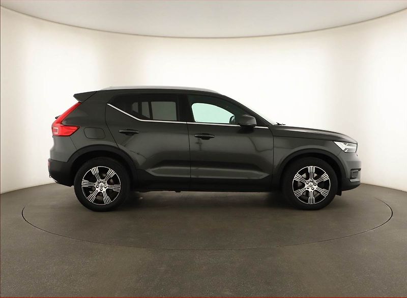 Volvo XC40 (2018) Inscription D4 AWD, 4X4 - fotka 6 z 16