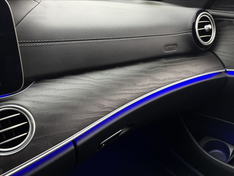 Mercedes-Benz Třídy E 2,9 400d 4MATIC AMG LED 360° - fotka 29 z 44