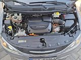 Chrysler Pacifica (2018) 3,6L Hybrid, krásný stav  - náhled 28