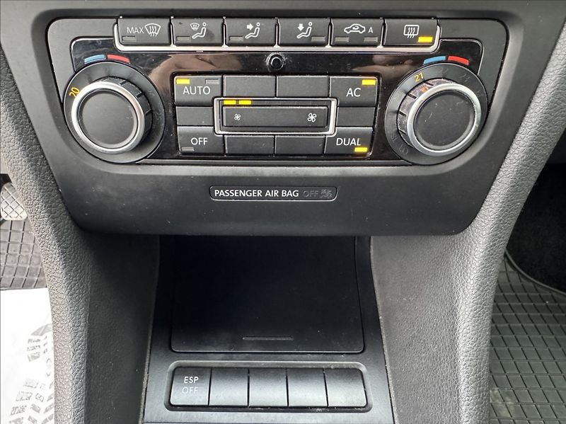 Volkswagen Golf 1,4 i 16V TRENDLINE 1.maj. ČR - fotka 39 z 50