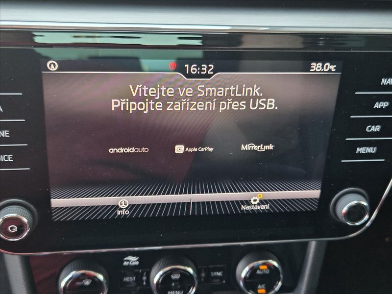 Škoda Superb 2,0 TDi DSG Style Plus DPH ČR - fotka 17 z 25
