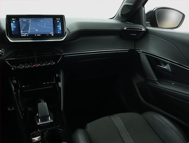 Peugeot 208 (2021) GT Pack 50 kWh, SoH 90% - fotka 8 z 18