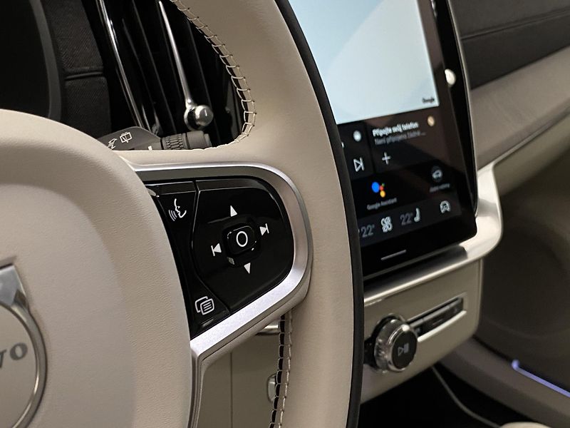 Volvo XC90 (2025) T8 AWD RECHARGE BRIGHT PLUS 7m - fotka 28 z 75