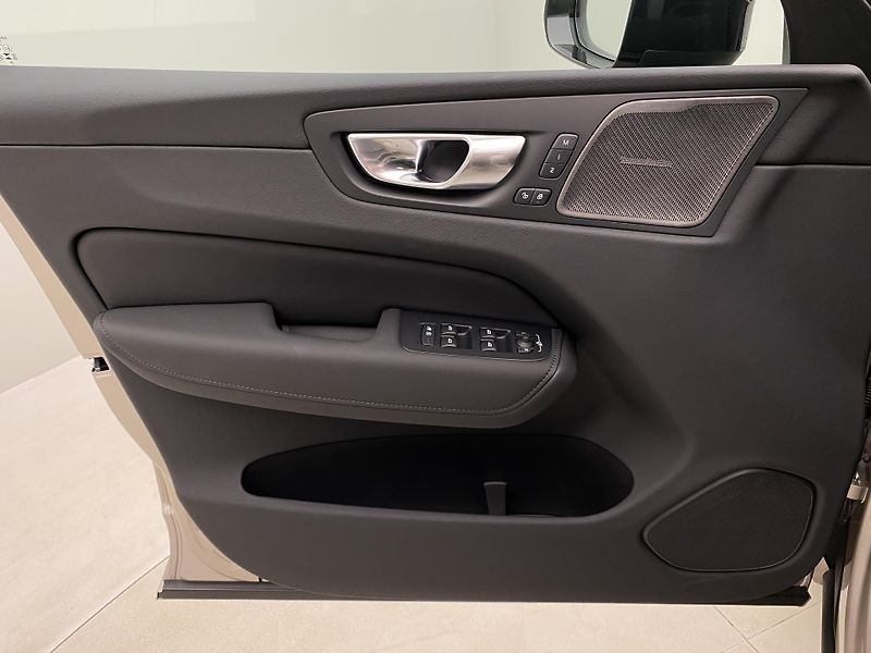 Volvo XC60 (2026) T6 AWD AUT DARK PLUS - fotka 7 z 66