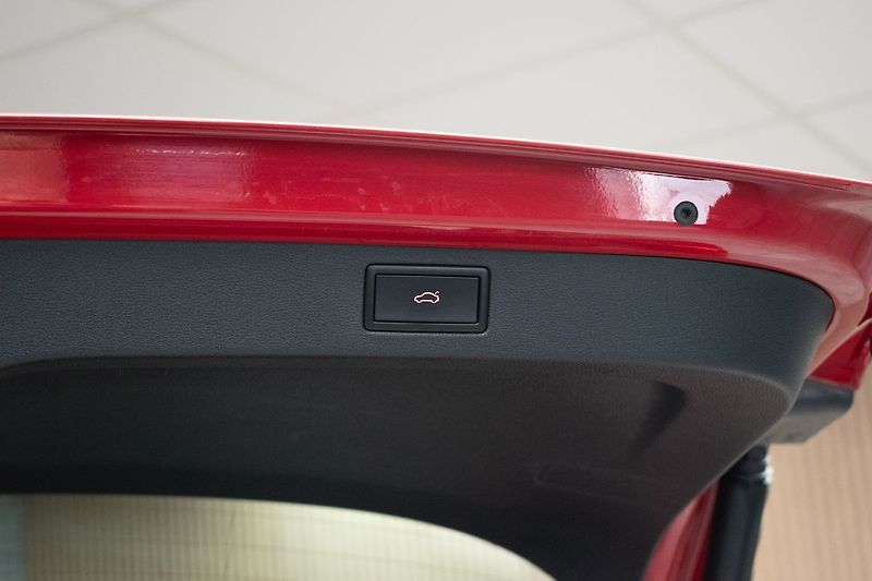 Škoda Kamiq 1.0 TSI MonteCarlo*TAŽNÉ*ČR 1M - fotka 42 z 44