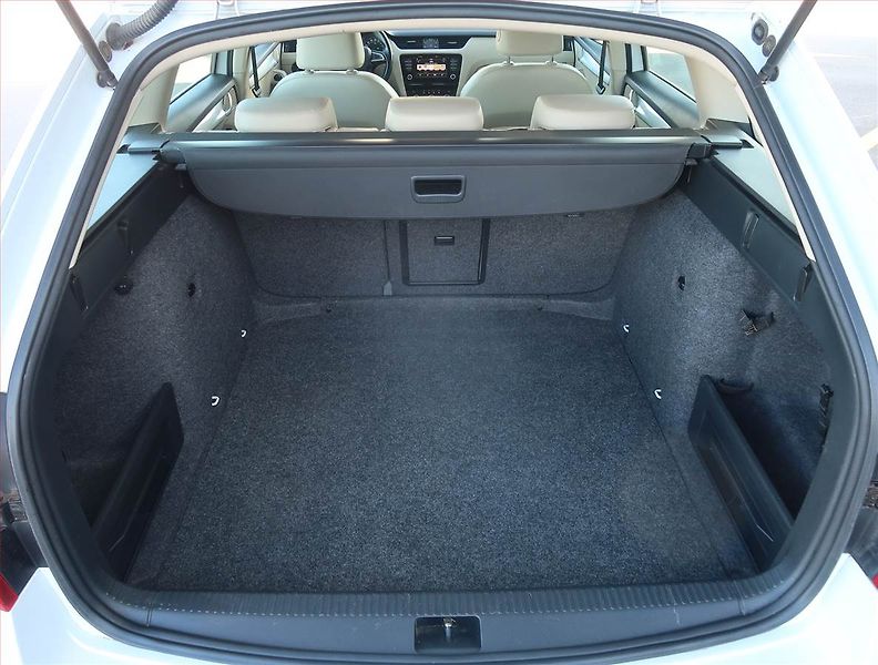 Škoda Octavia (2015) Style 1.6 TDI, Automat, Navi - fotka 14 z 18