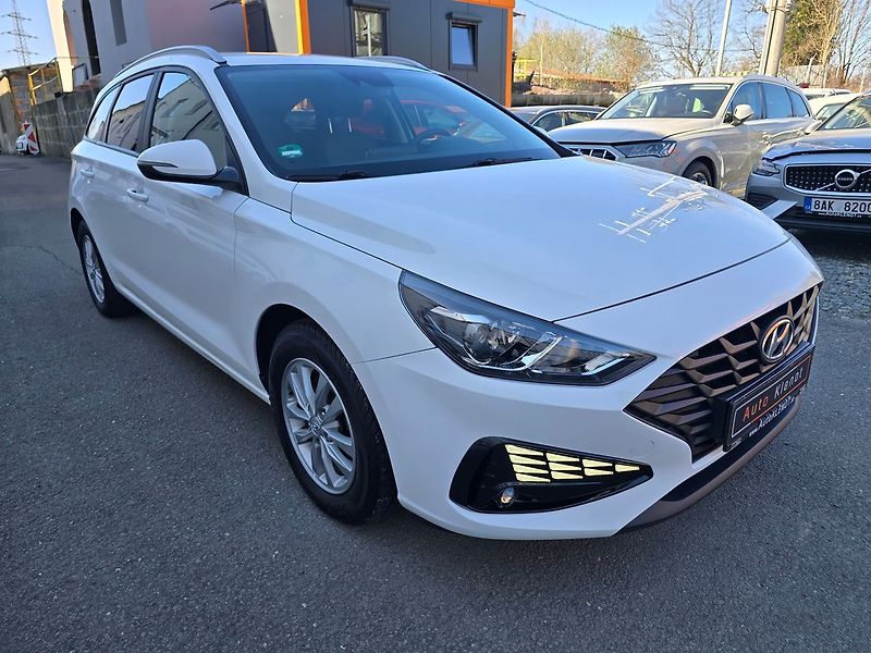 Hyundai i30 1.6CRDi COMFORT LED KAMERA NAV - fotka 2 z 35