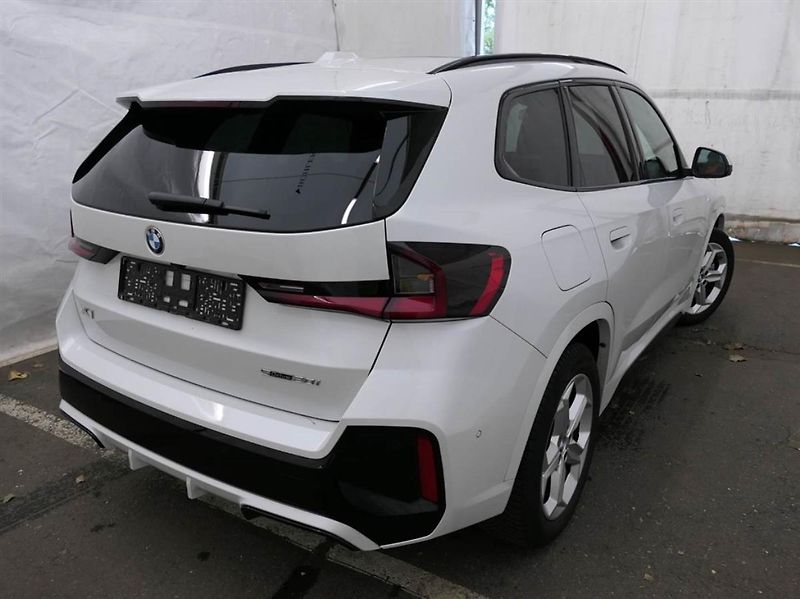 BMW X1 sDrive20i - fotka 2 z 12