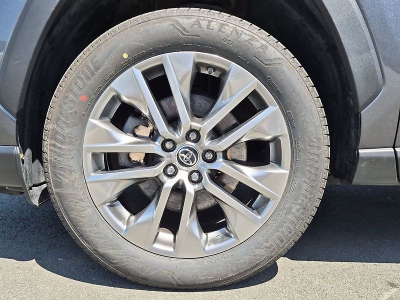Toyota RAV4 Executive 2,5 Hybrid e-CVT 4WD - fotka 30 z 30