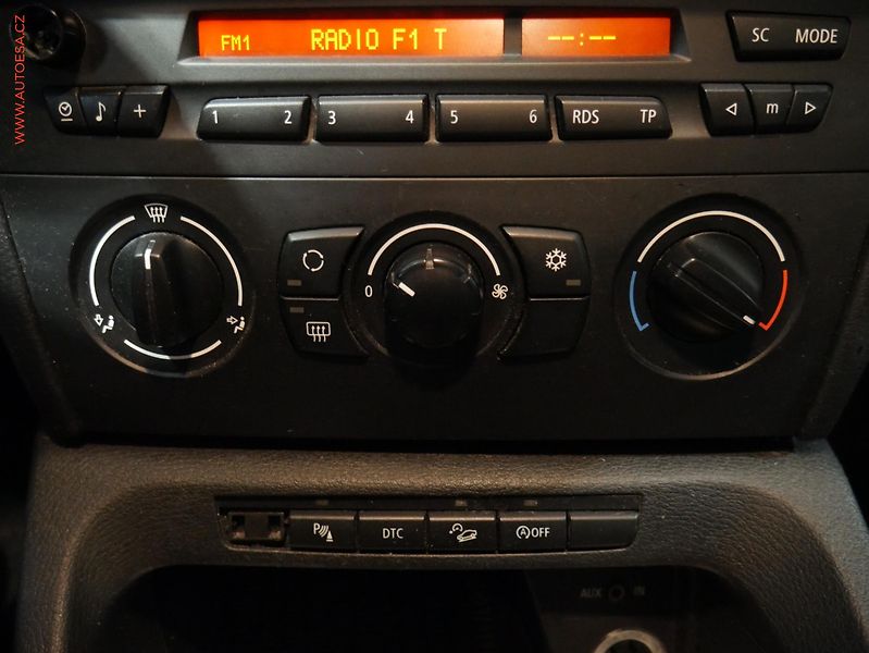 BMW X1 (2010) 2.0 D xDrive18d, AC, park - fotka 13 z 14
