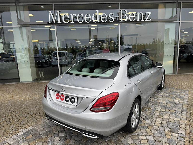 Mercedes-Benz Třídy C C 180 - fotka 18 z 23