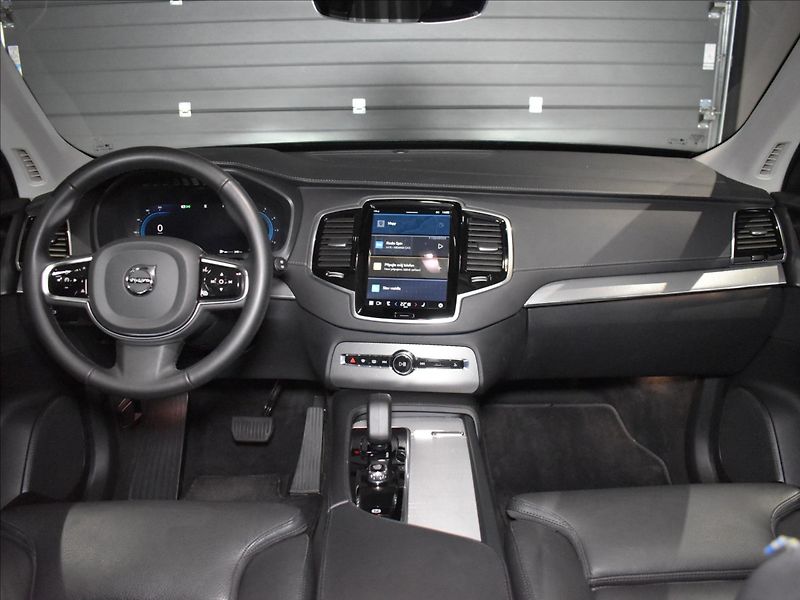 Volvo XC90 2,0 B5 AWD Plus - fotka 16 z 24