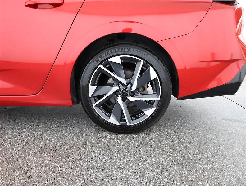 Peugeot 308 (2023) 1.5 BlueHDi, Automat - fotka 18 z 18