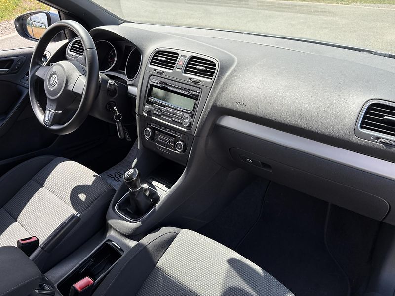 Volkswagen Golf 1.2 TSI CABRIOLET SERVISKA - fotka 30 z 40