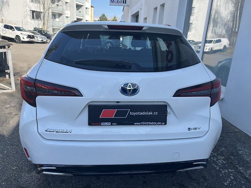 Toyota Corolla 1.8 hybrid Comfort - fotka 6 z 26