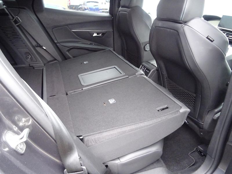 Peugeot 3008 (2022) ALLURE 1.5 BHDi S&S 130k EAT8 - fotka 24 z 73