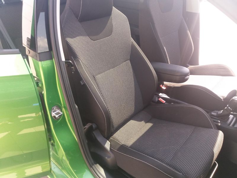 Škoda Rapid 1.4TSi,DSG,XENONY,PANORAMA!! - fotka 20 z 31